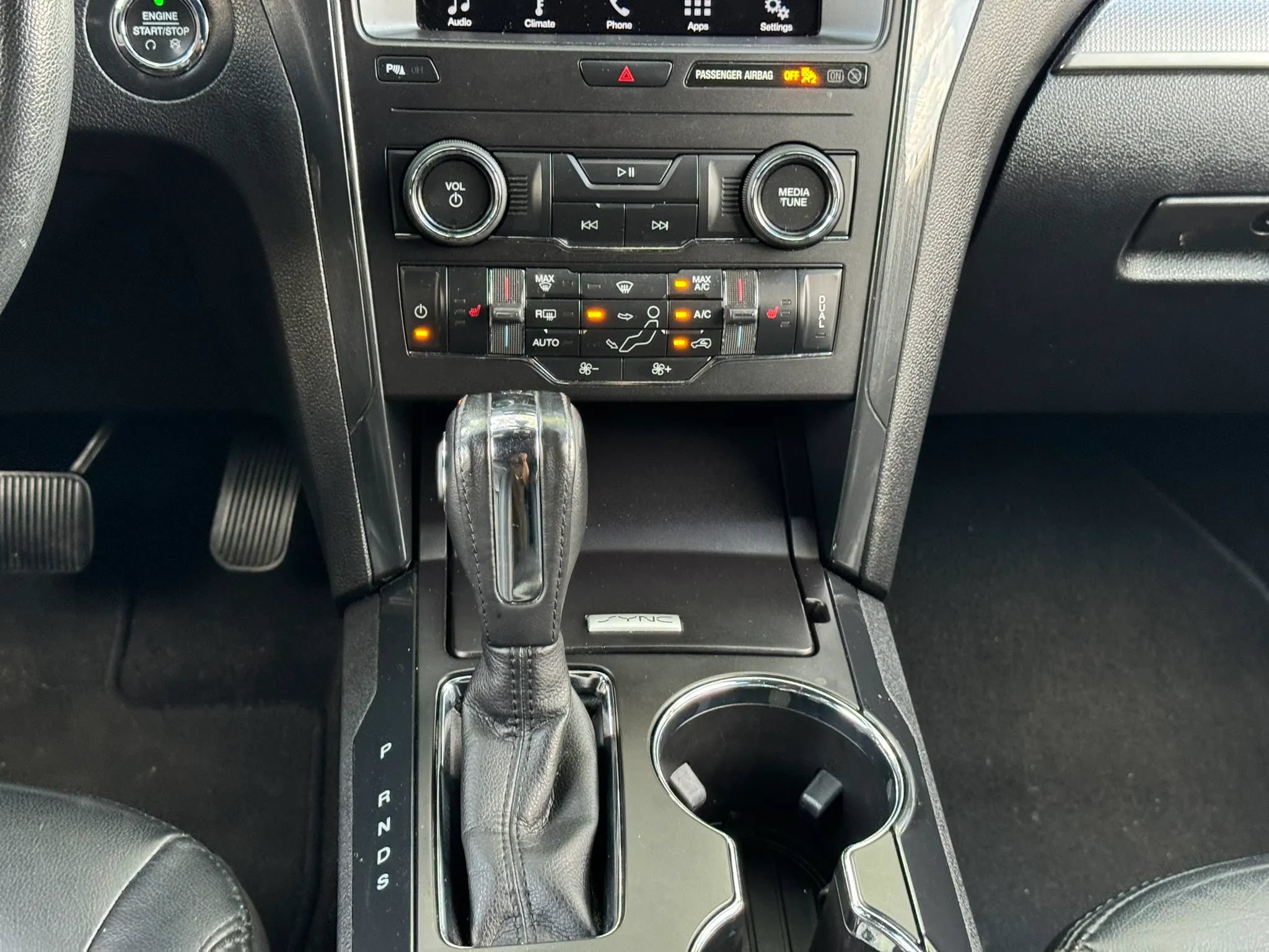 Used 2018 Ford Explorer XLT w/ Equipment Group 202A FWD image 17