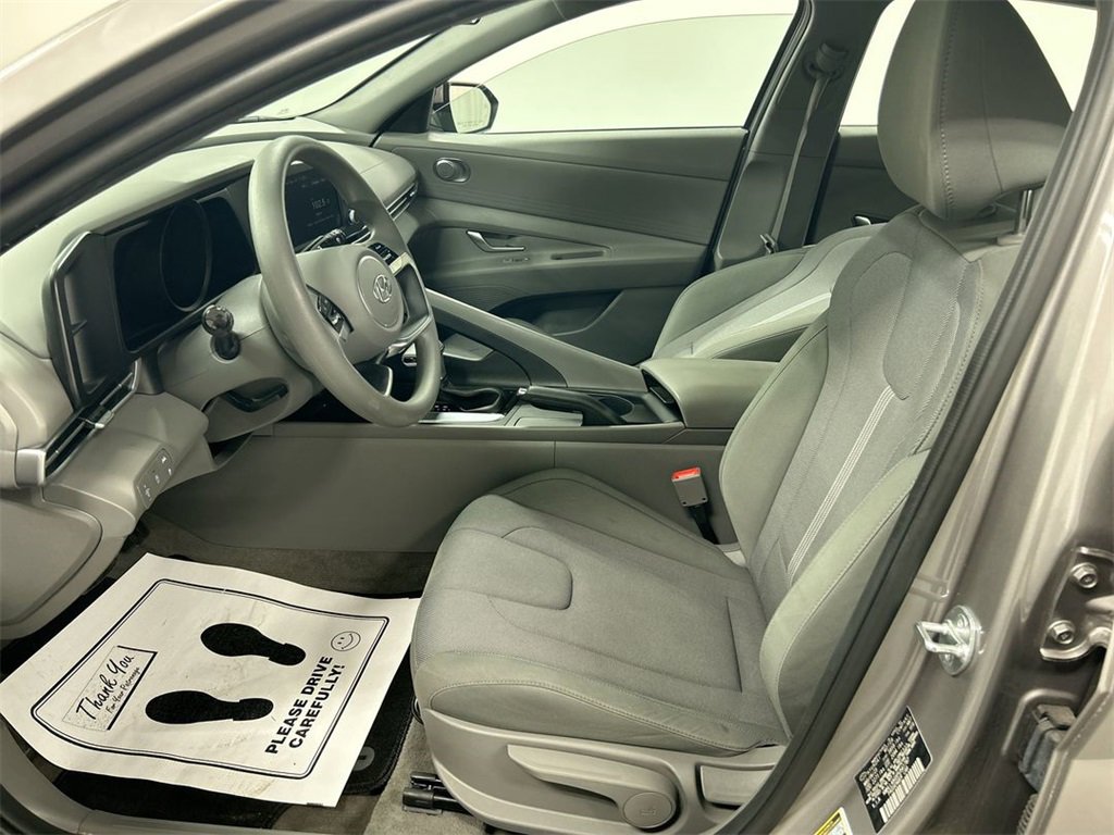 Used 2023 Hyundai Elantra SE image 9