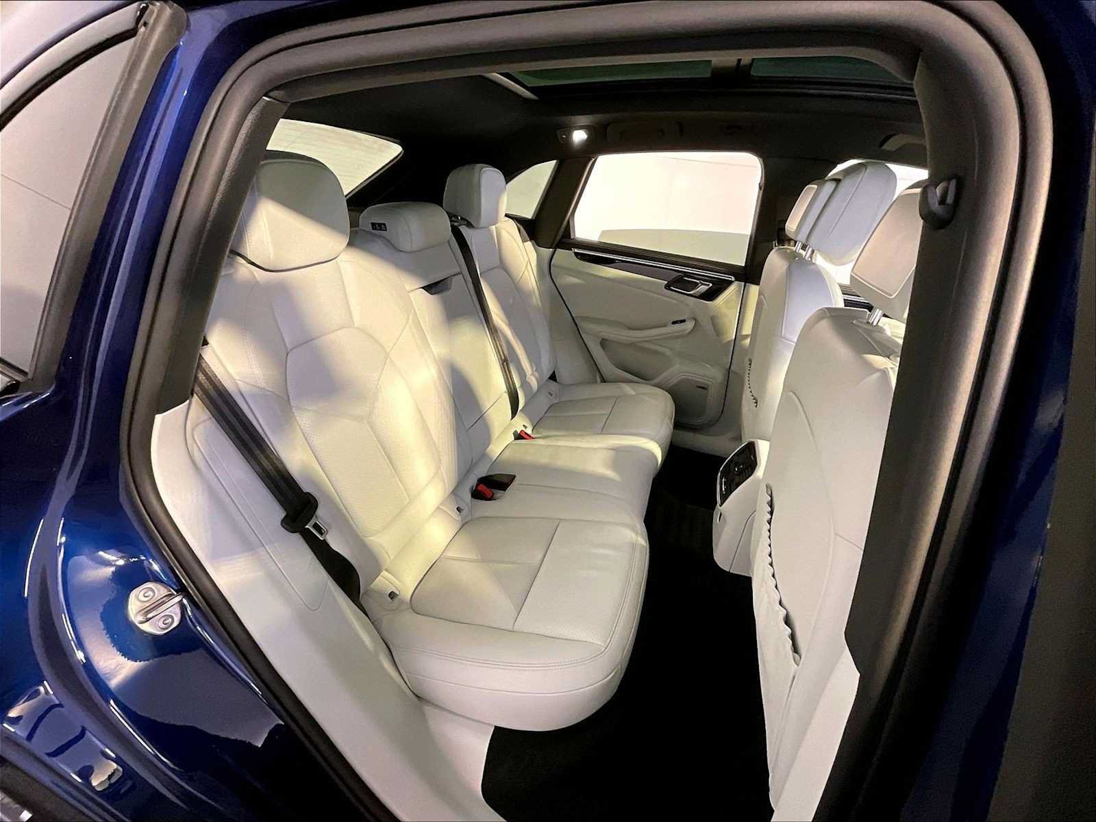 Certified 2023 Porsche Macan S AWD/4WD image 23