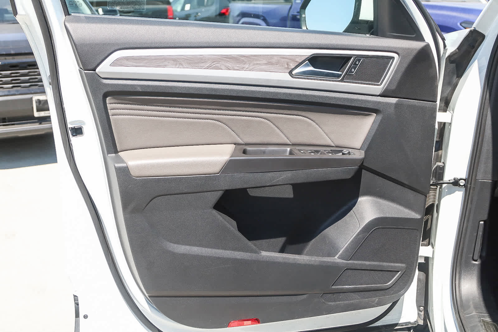 Used 2022 Volkswagen Atlas Cross Sport SE image 24