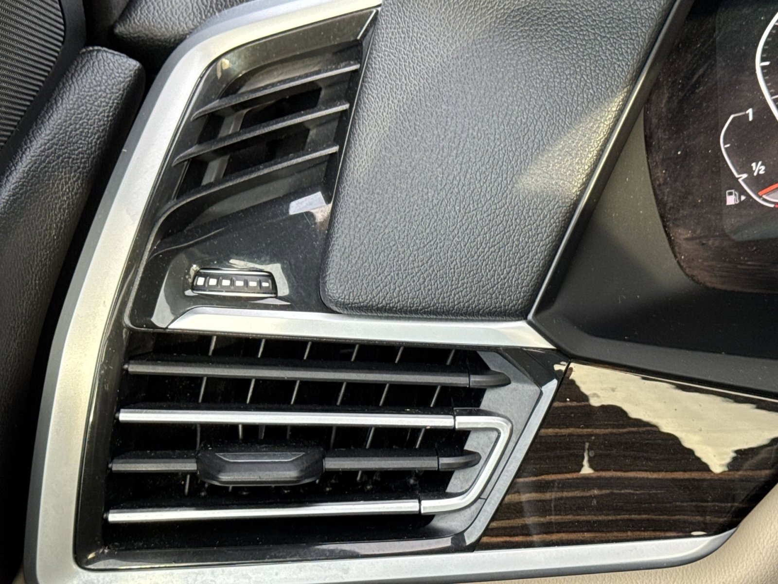 Used 2021 BMW X7 xDrive40i w/ Premium Package 2 image 22