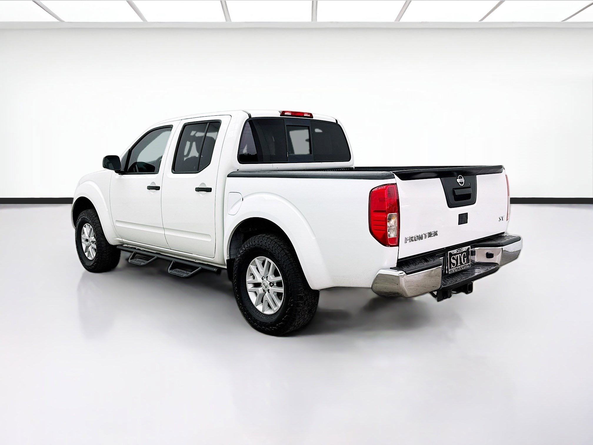 Used 2018 Nissan Frontier SV image 6