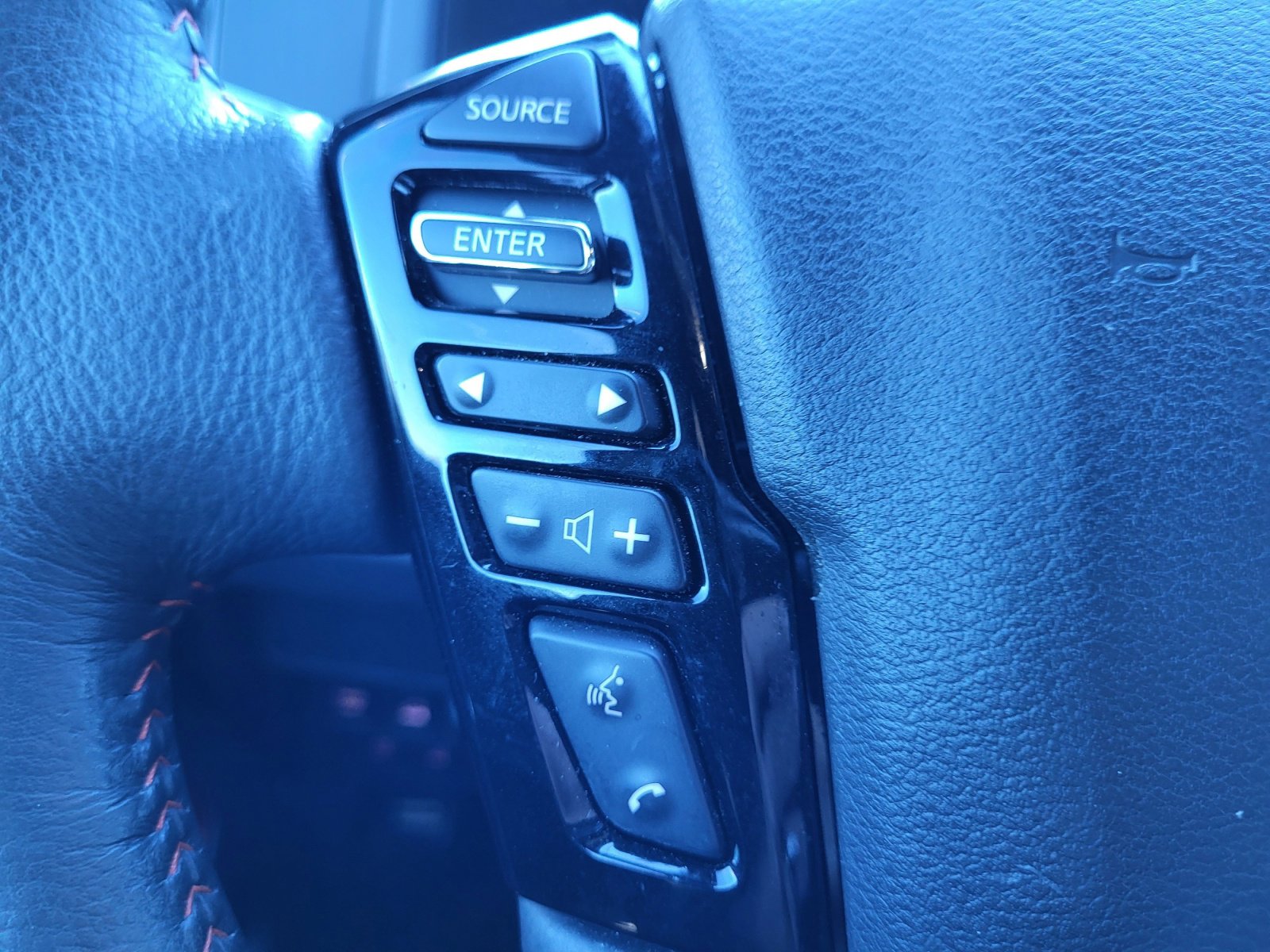 Used 2024 Nissan Frontier PRO-4X w/ Off-Road Protection Package image 26