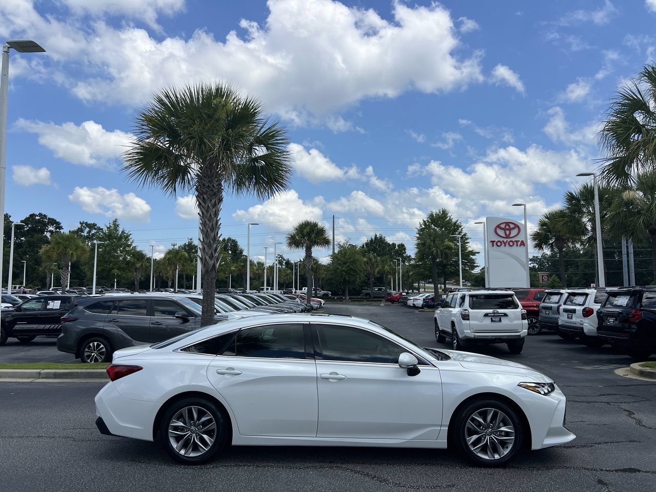 Used 2022 Toyota Avalon XLE w/ Moonroof Package FWD image 11