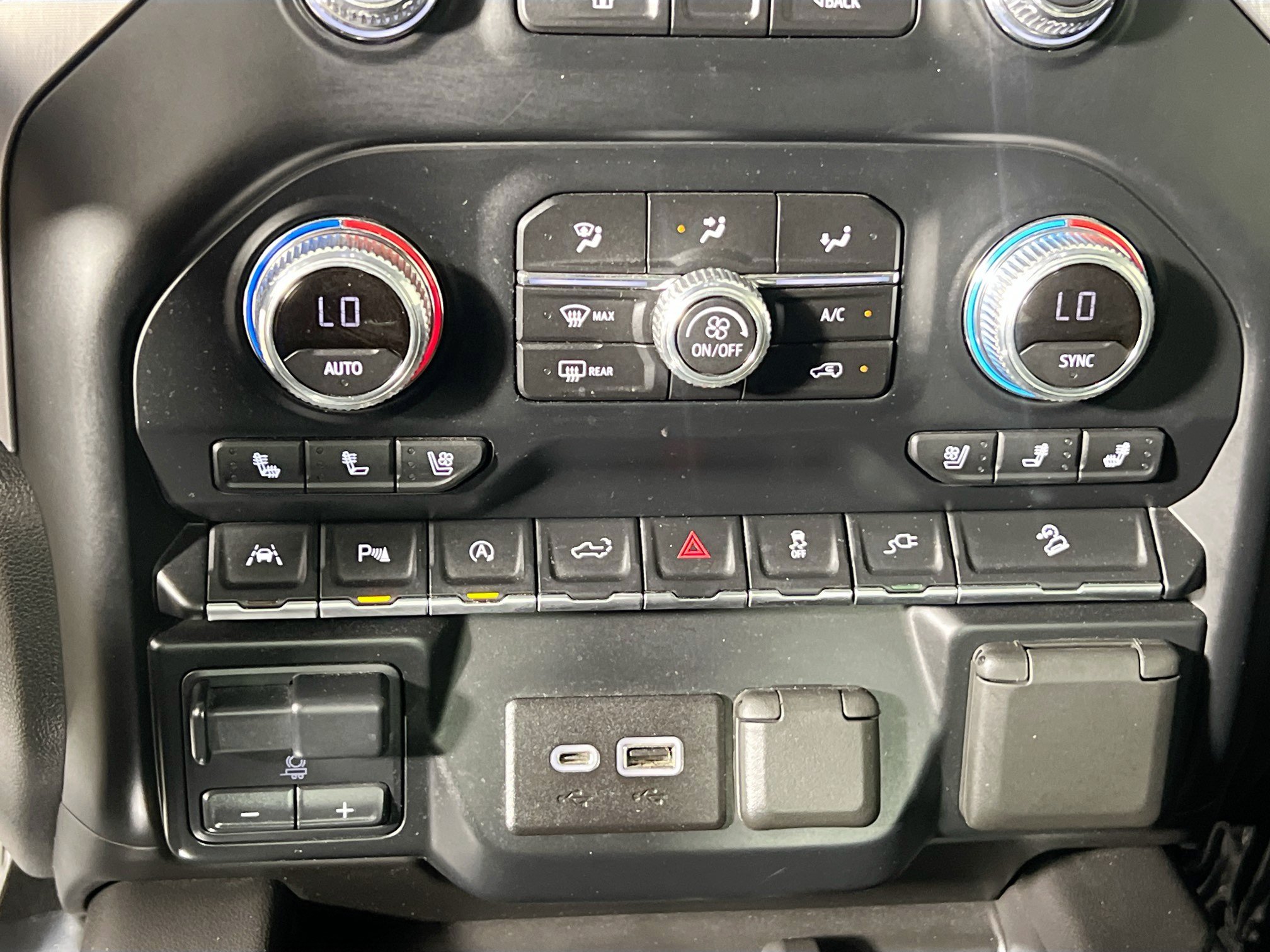 Used 2022 GMC Sierra 1500 SLT w/ SLT Premium Plus Package AWD/4WD image 26