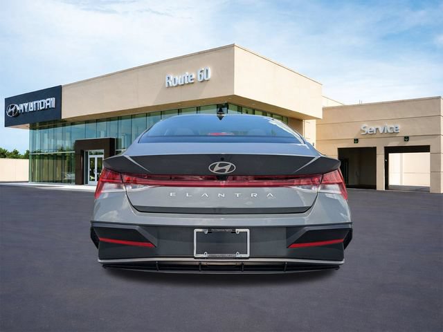 Used 2025 Hyundai Elantra SEL FWD image 5