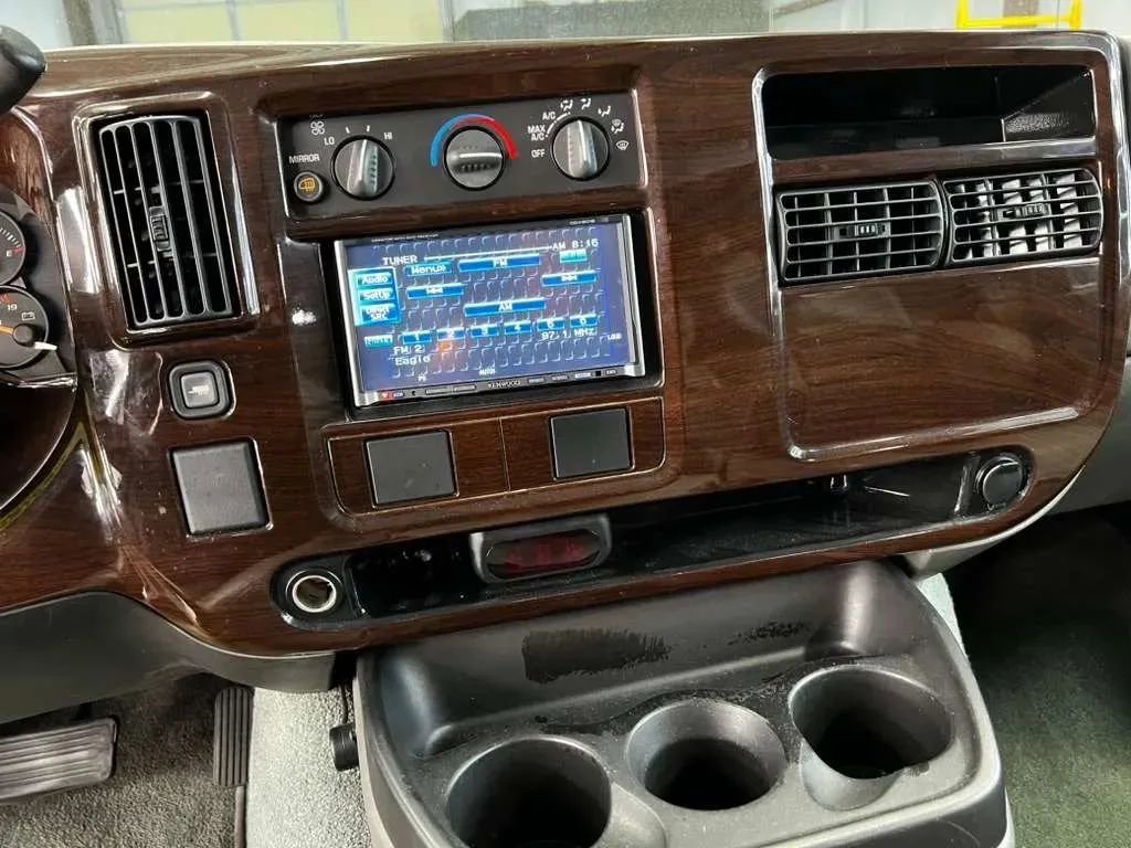 Used 2006 Chevrolet Express 1500 w/ Preferred Equipment Group image 7