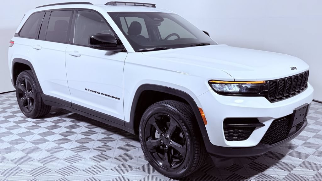 Used 2023 Jeep Grand Cherokee Altitude