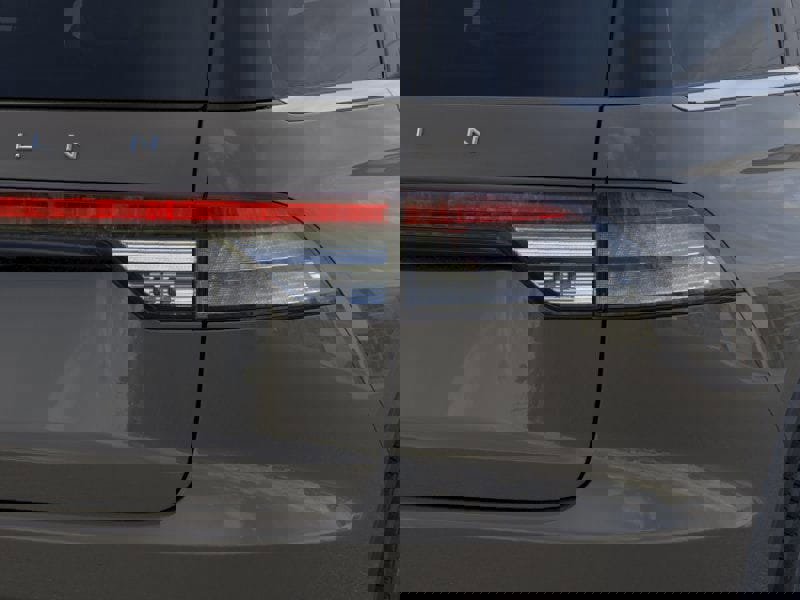 New 2025 Lincoln Aviator AWD image 21