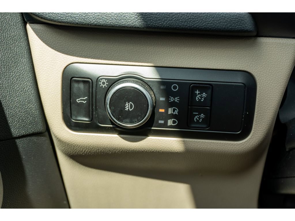 Used 2022 Ford Escape Titanium w/ Class II Trailer Tow Package image 25