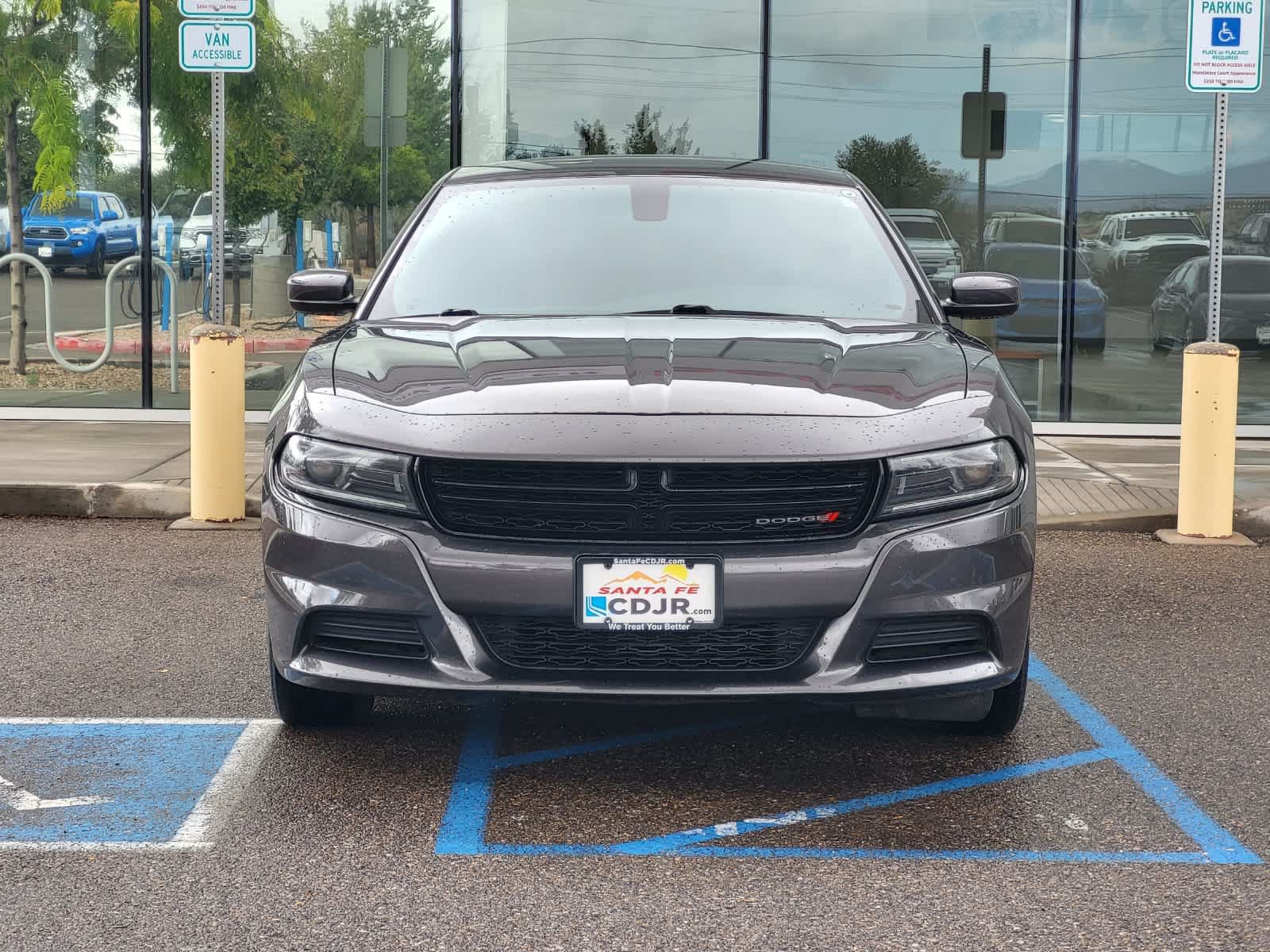 Used 2022 Dodge Charger SXT RWD image 2