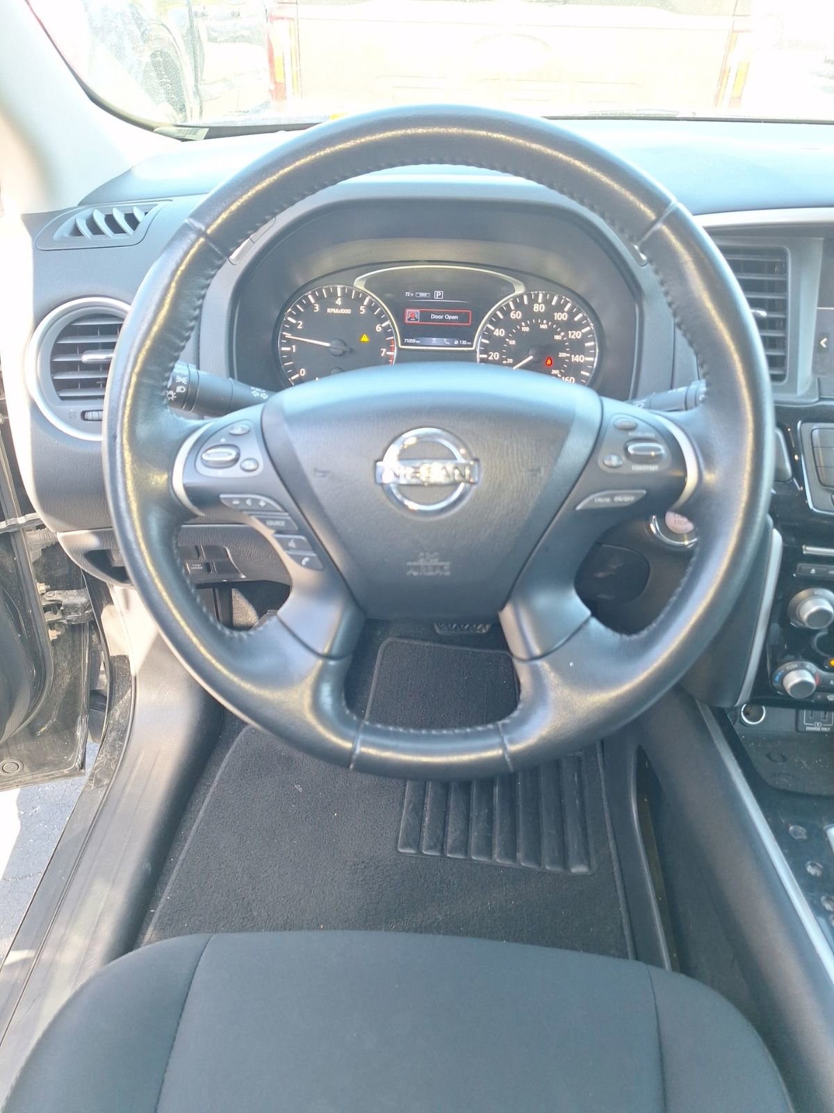 Used 2019 Nissan Pathfinder SV image 11