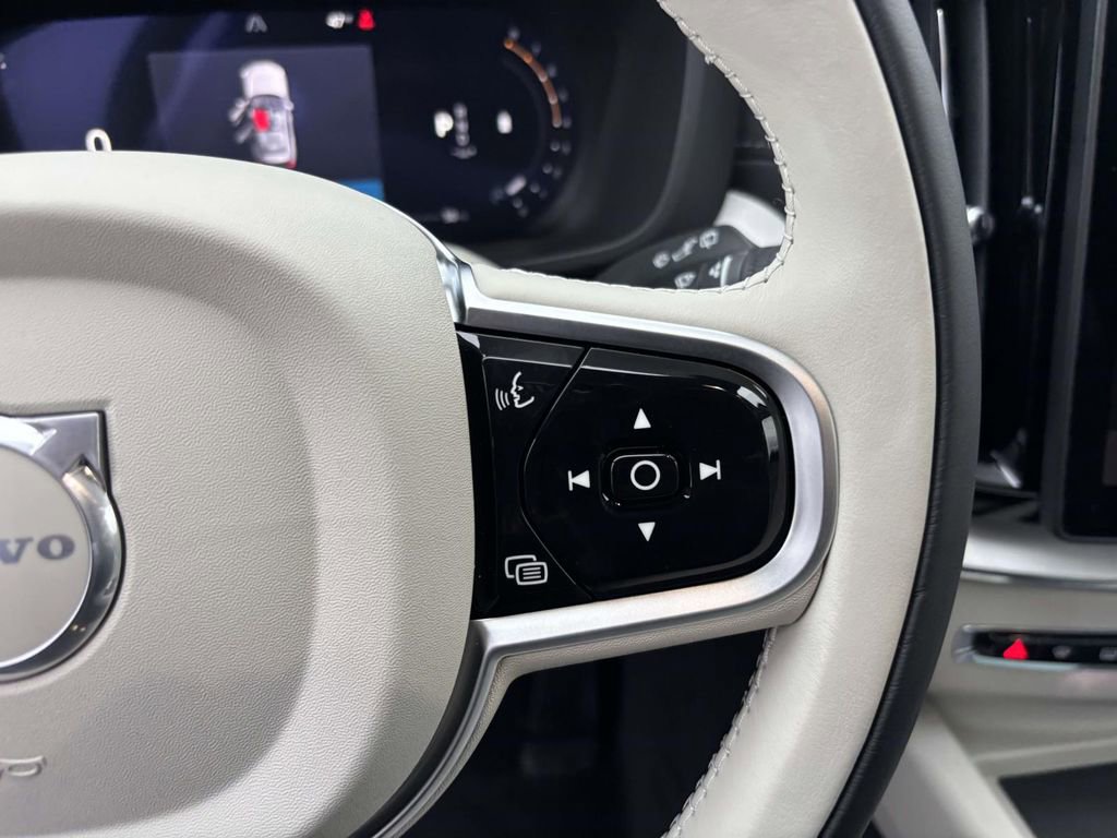 New 2026 Volvo XC60 B5 Ultra w/ Protection Package Premier image 18