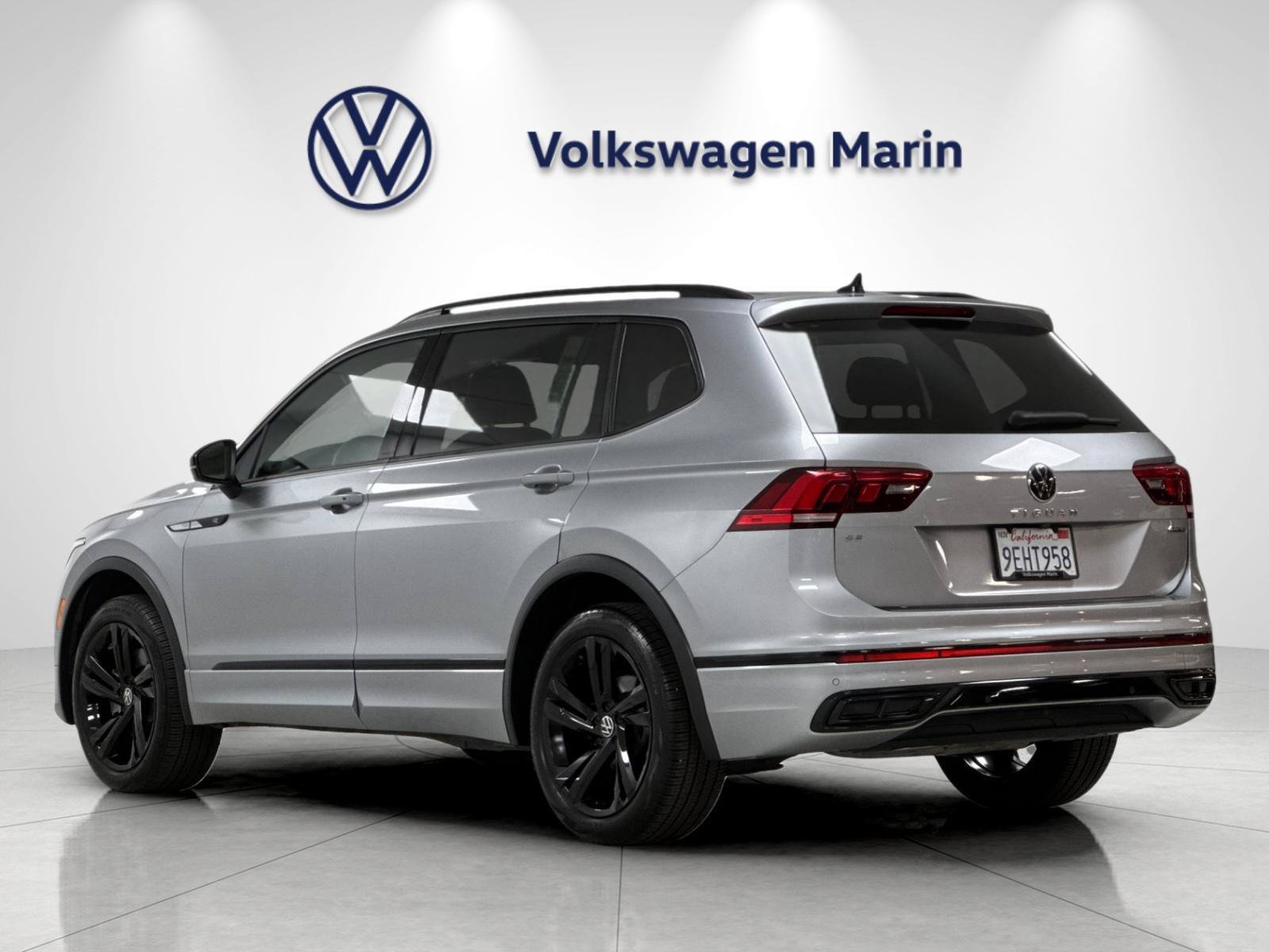 Used 2023 Volkswagen Tiguan SE R-Line AWD/4WD image 3