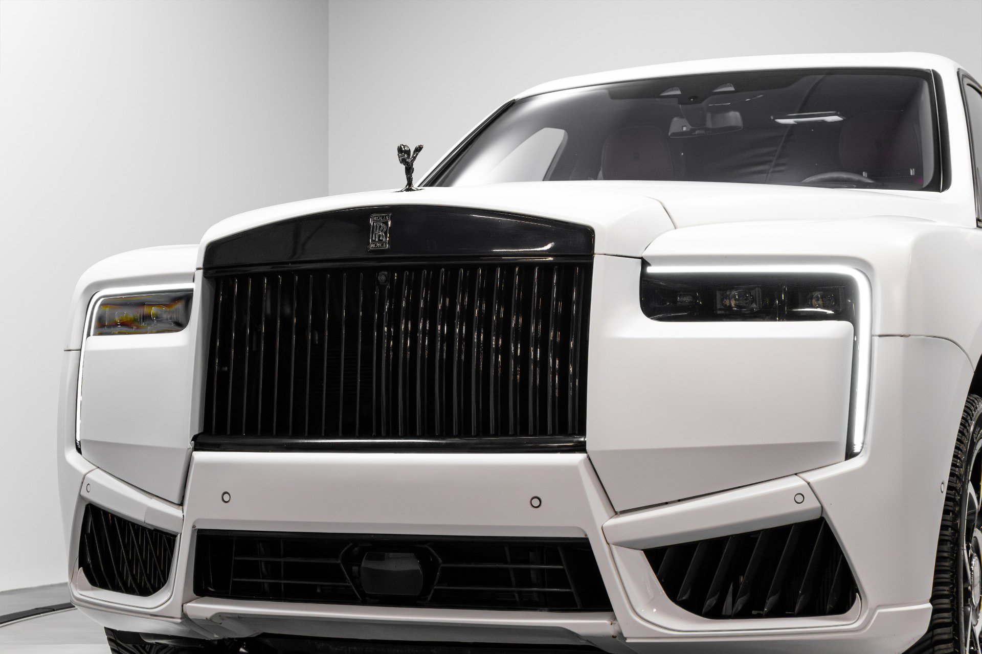 Used 2021 Rolls-Royce Cullinan Black Badge image 87