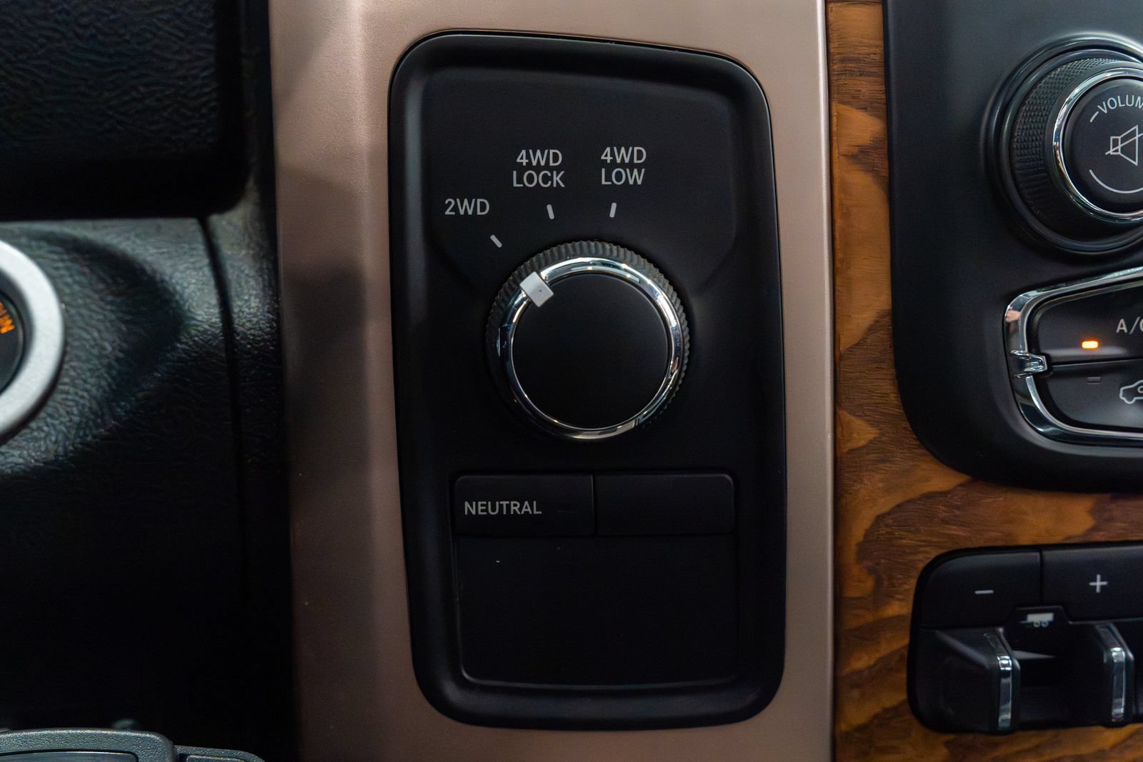 Used 2015 RAM 3500 Laramie Longhorn AWD/4WD image 17