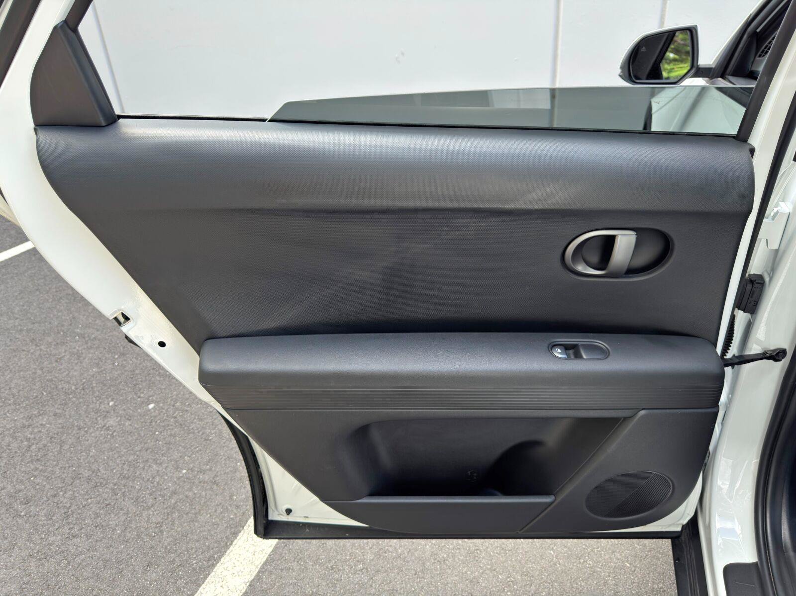 Used 2025 Hyundai Ioniq 5 SE RWD image 40