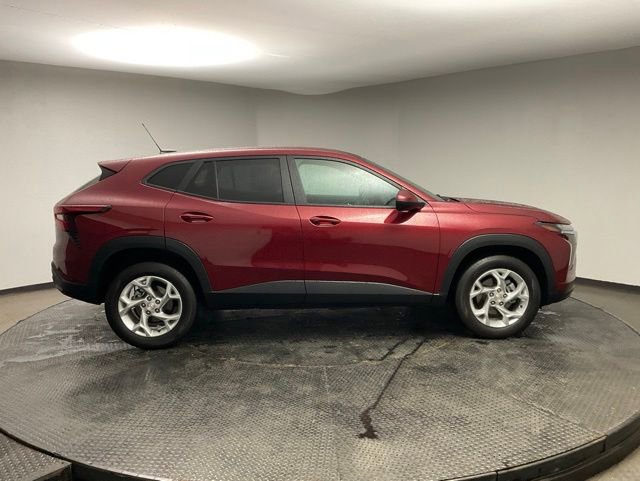 Certified 2024 Chevrolet Trax LS w/ LS Convenience Package FWD image 9