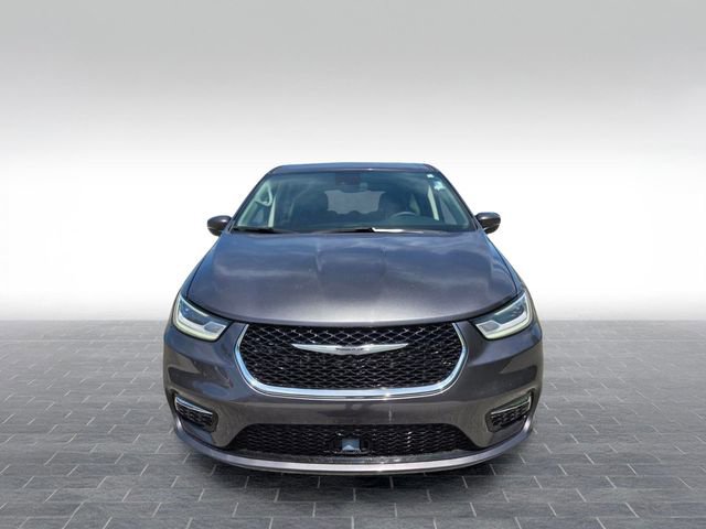 Used 2023 Chrysler Pacifica Touring-L FWD image 2