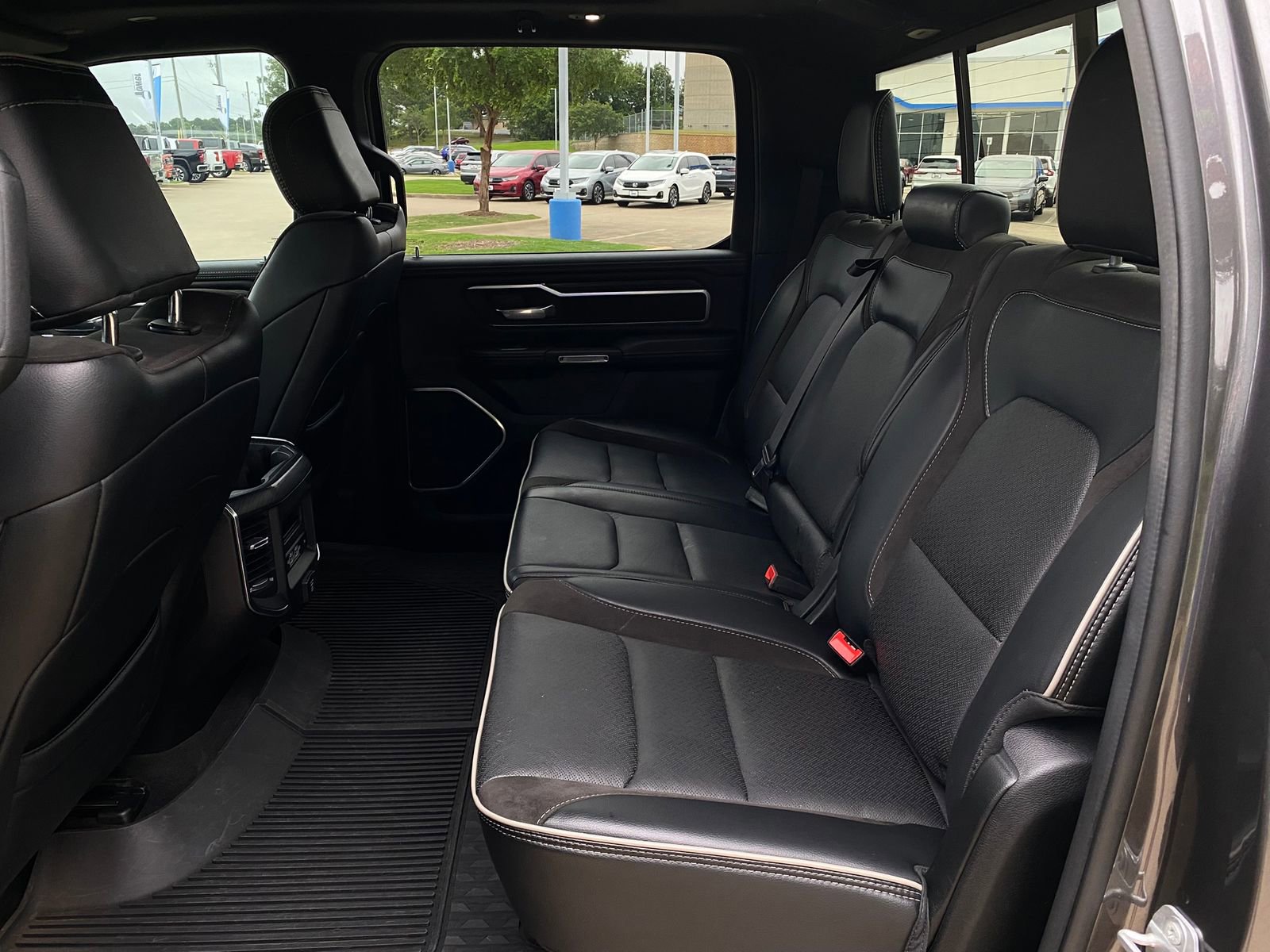 Used 2024 RAM 1500 Laramie AWD/4WD image 28