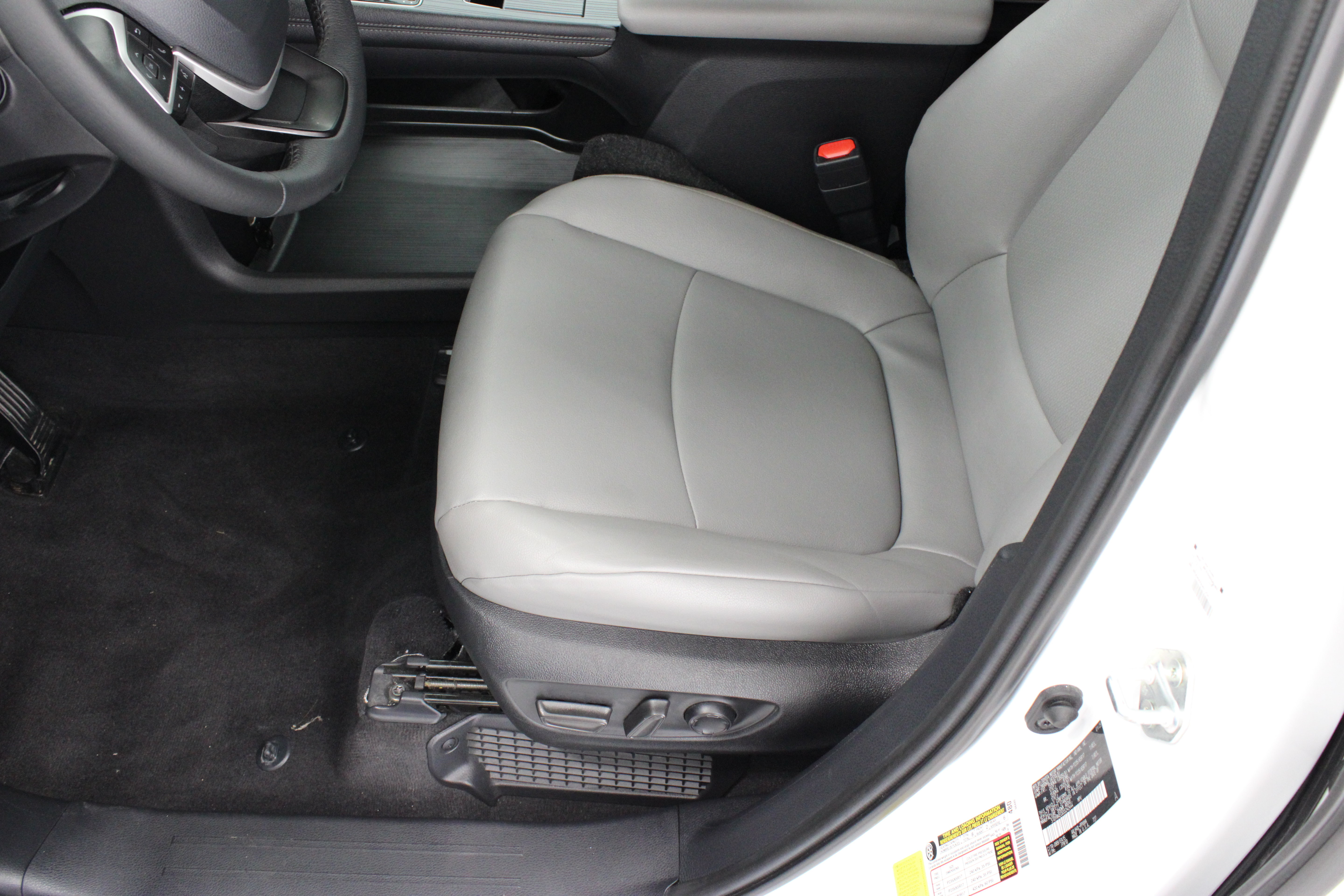 Used 2025 Toyota Sienna XLE FWD image 15