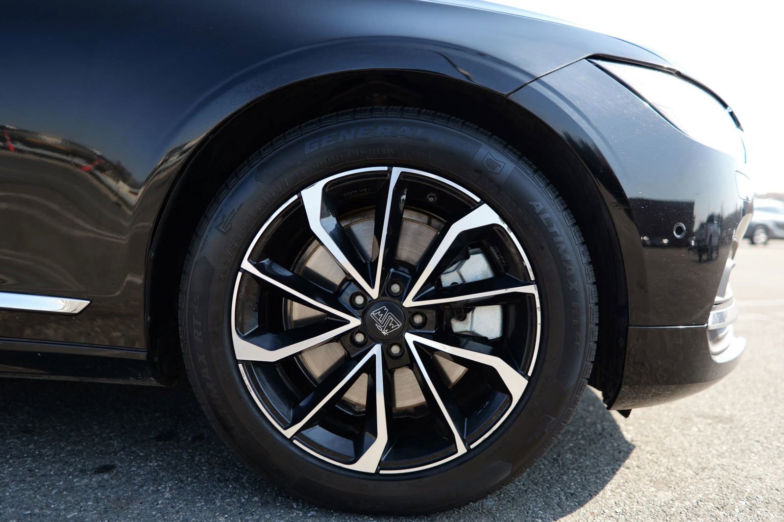 Used 2023 Volvo S90 B6 Plus image 12