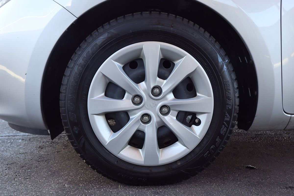 Used 2012 Kia Rio LX image 40