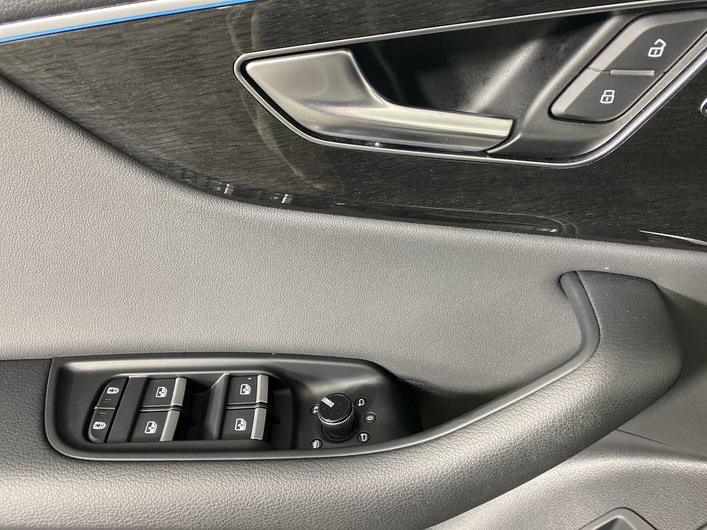 Used 2019 Audi Q8 Premium Plus w/ Premium Plus image 26