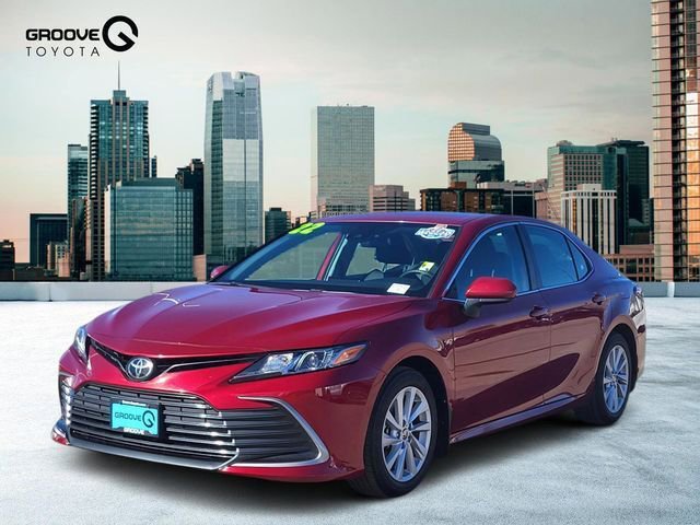 Used 2022 Toyota Camry LE image 1
