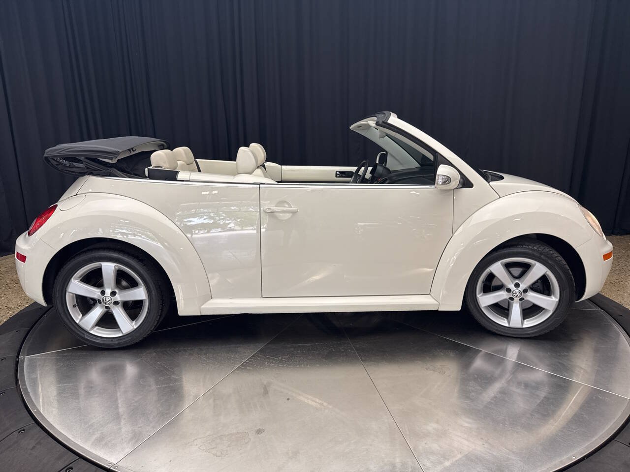Used 2007 Volkswagen Beetle Triple White Edition FWD image 7