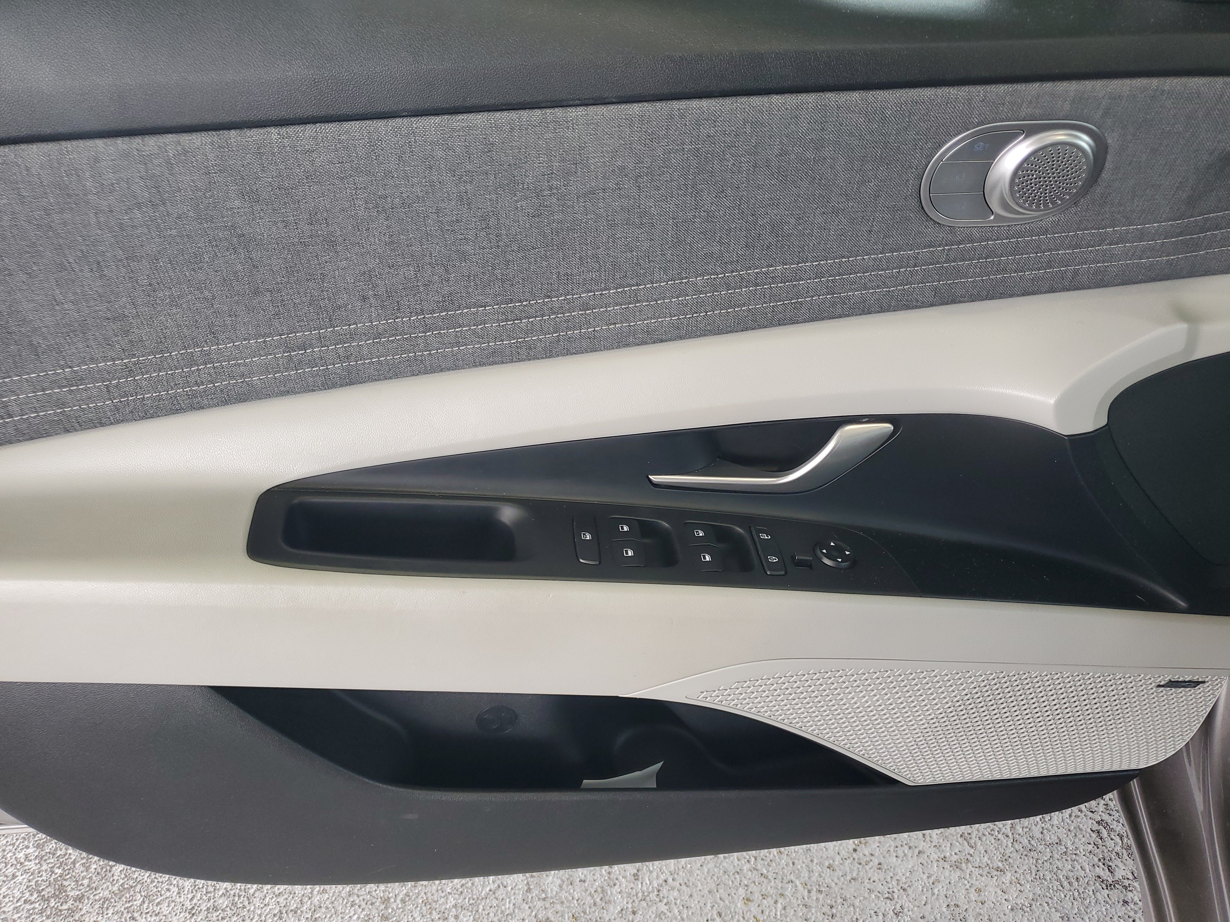 Used 2022 Hyundai Elantra Limited FWD image 14