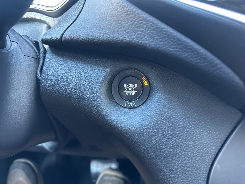 Used 2019 Jeep Cherokee Limited image 16