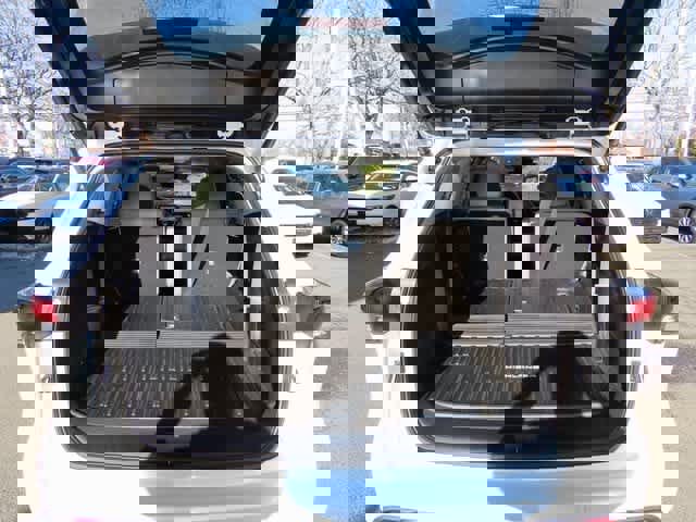 Used 2024 Toyota Highlander Limited image 11