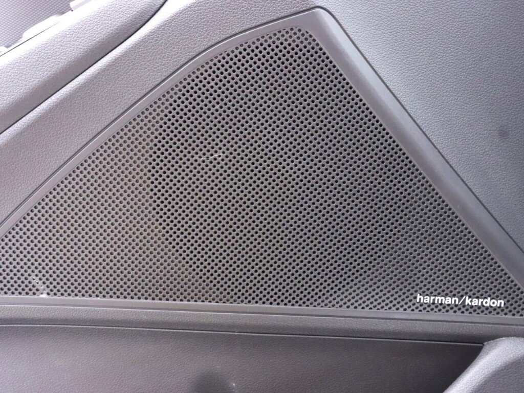 Used 2020 Hyundai Ioniq Limited image 32