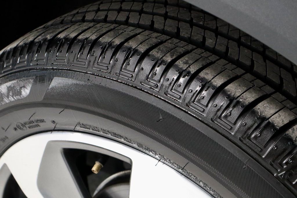 Used 2025 Ford Escape Platinum image 21