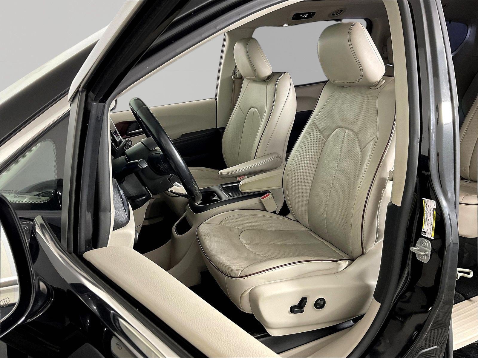 Used 2018 Chrysler Pacifica Limited FWD image 21