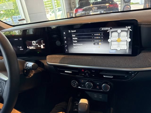 Used 2025 Nissan Kicks SV AWD/4WD image 3