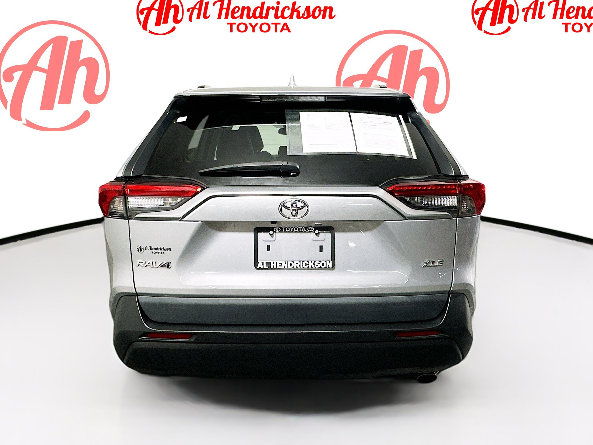 Used 2022 Toyota RAV4 XLE Premium FWD image 4