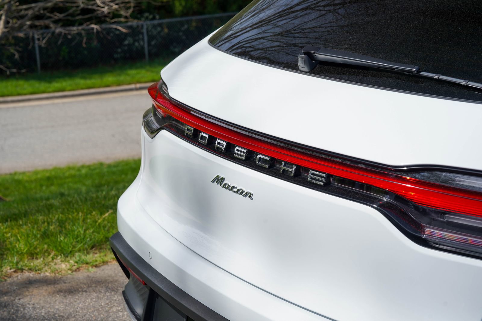 Certified 2025 Porsche Macan image 15