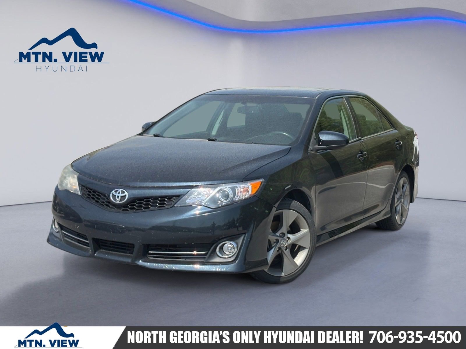 Used 2014 Toyota Camry SE w/ Moonroof Package FWD image 1