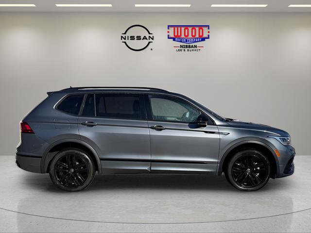 Used 2022 Volkswagen Tiguan SE R-Line image 2