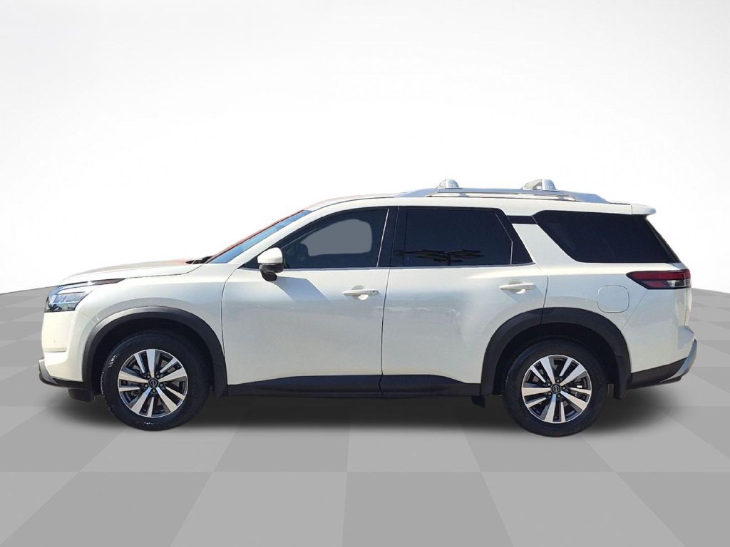 Used 2024 Nissan Pathfinder SL w/ Black Appearance Package FWD image 8