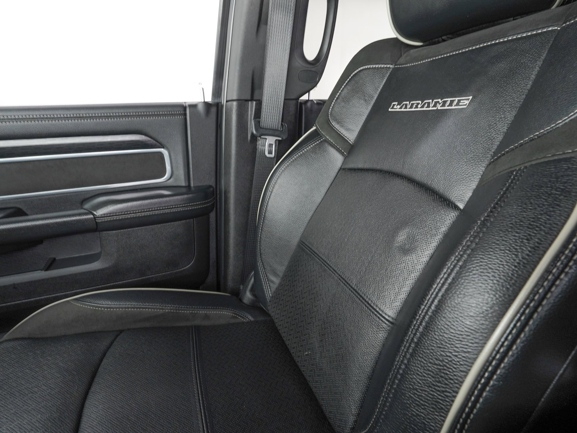 Used 2024 RAM 2500 Laramie w/ Night Edition AWD/4WD image 25