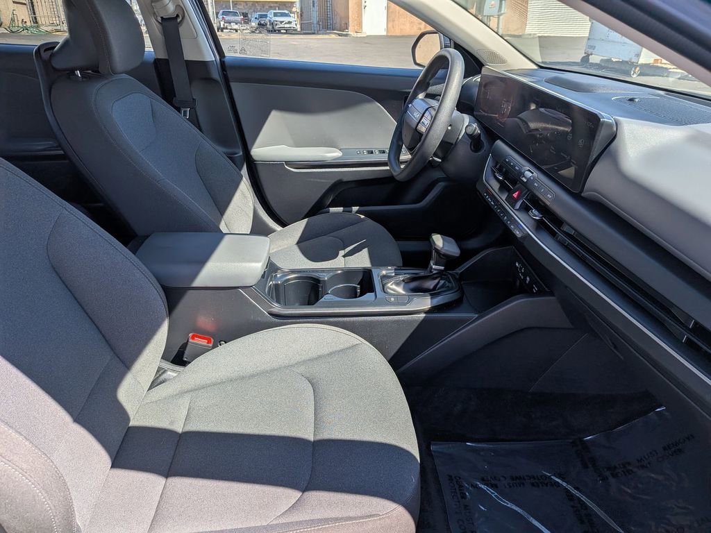 Used 2025 Kia K4 LXS image 30