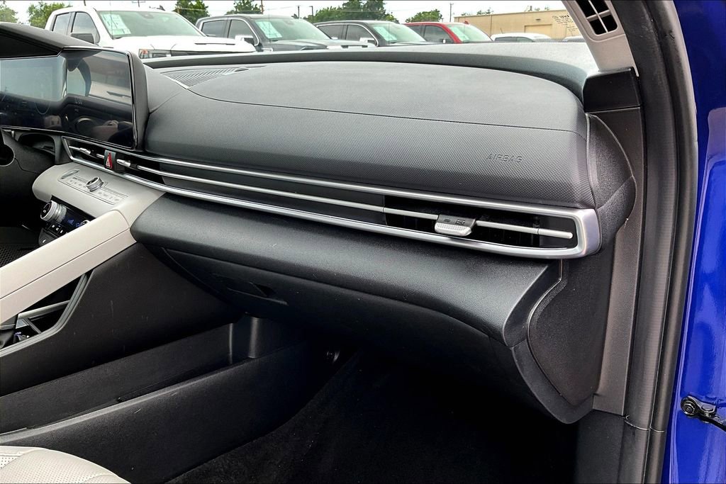Used 2023 Hyundai Elantra Limited w/ Cargo Package FWD image 19