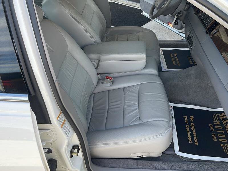Used 1999 Lincoln Town Car Signature RWD image 40