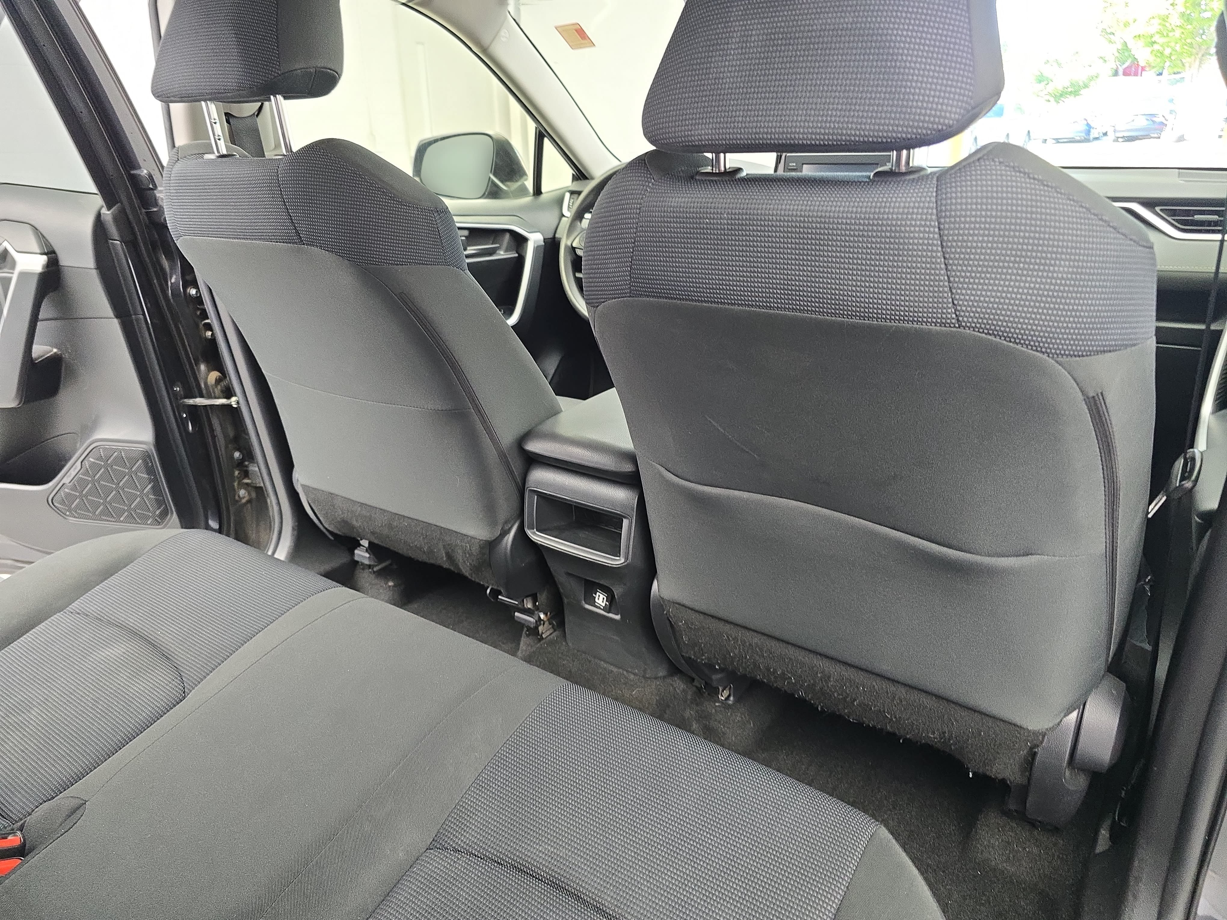 Used 2019 Toyota RAV4 LE FWD image 11