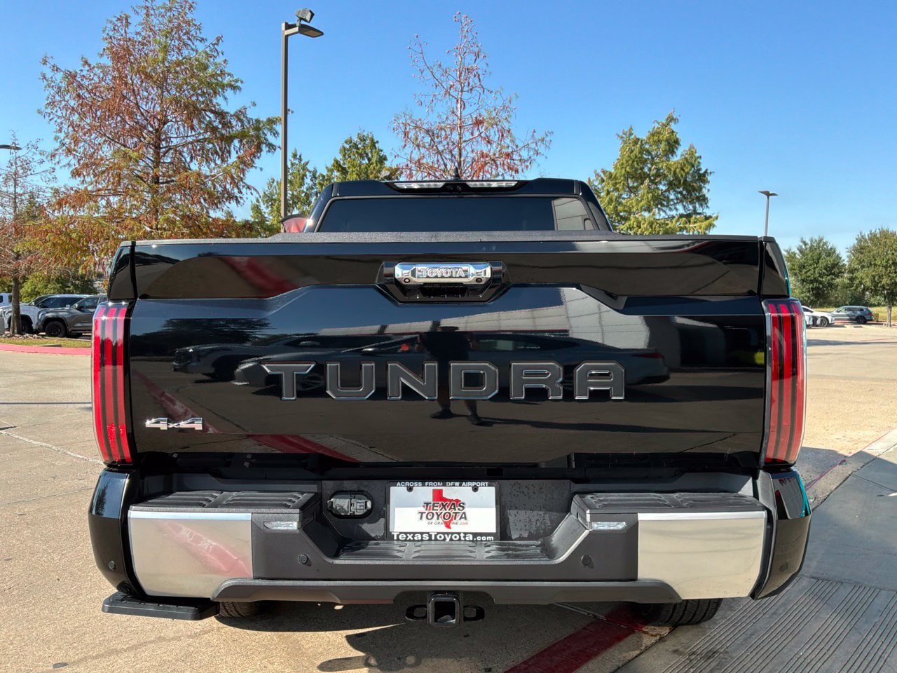 Used 2023 Toyota Tundra Limited AWD/4WD image 7