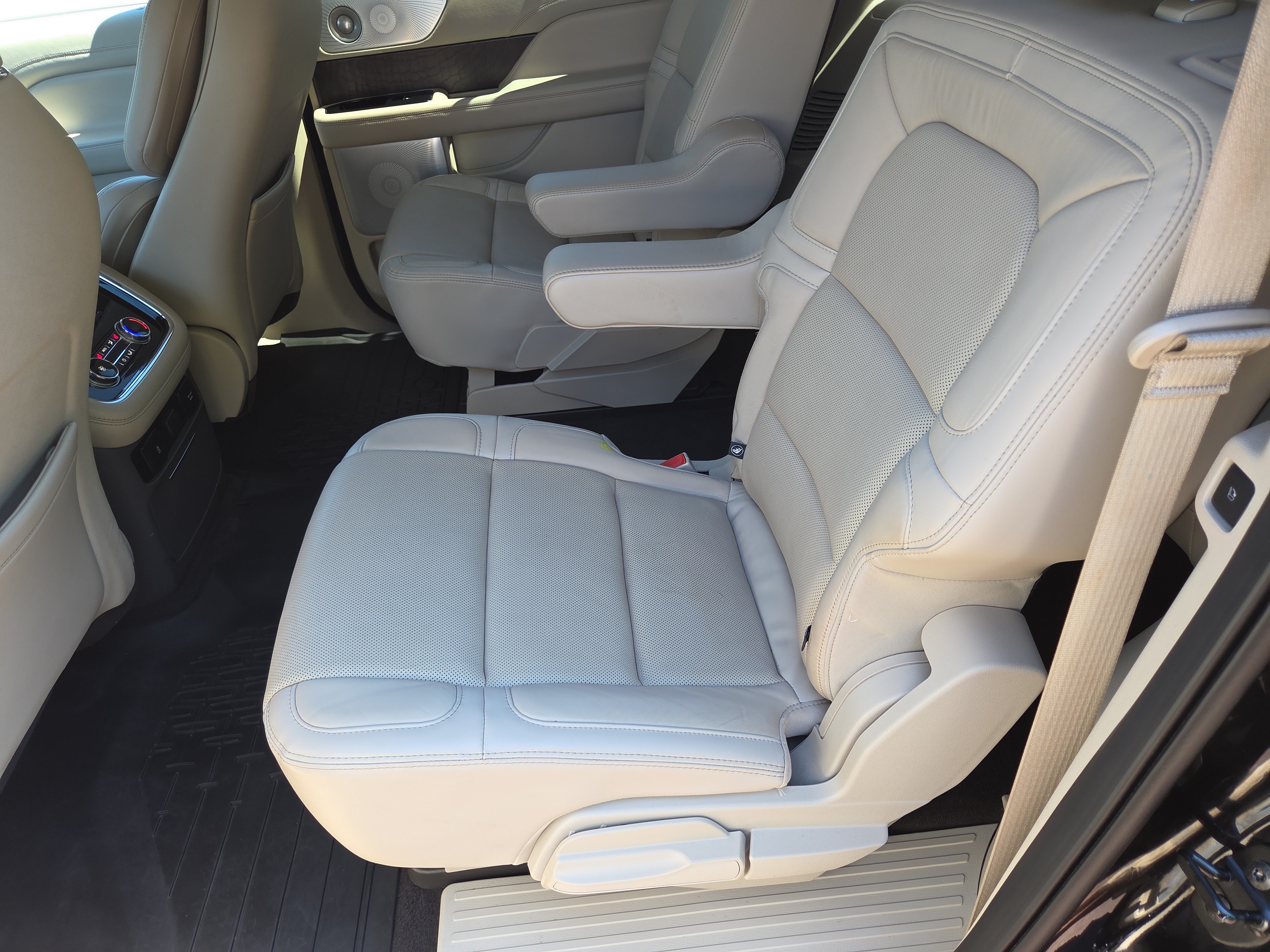 Used 2021 Lincoln Navigator L Reserve w/ Luxury Package AWD/4WD image 23