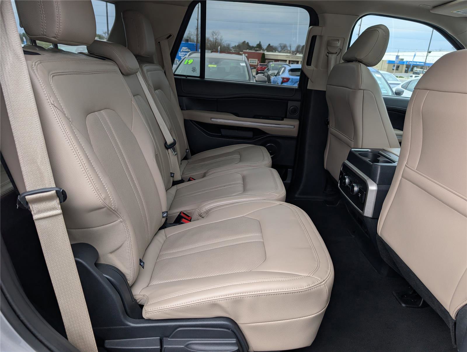 Used 2024 Ford Expedition Limited image 12